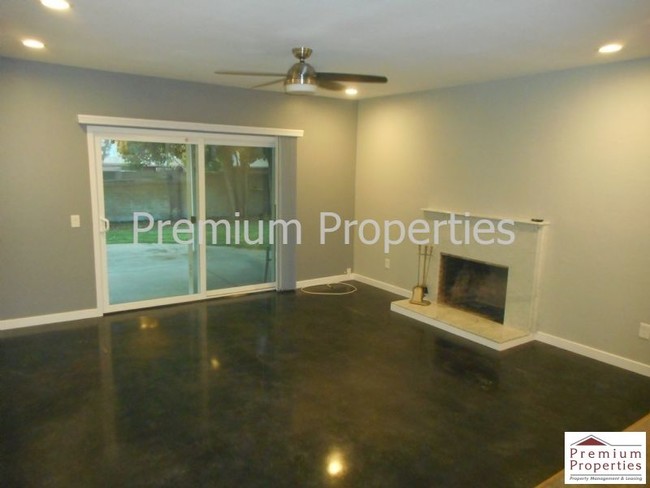 Foto del edificio - 3035 Barrymore Dr