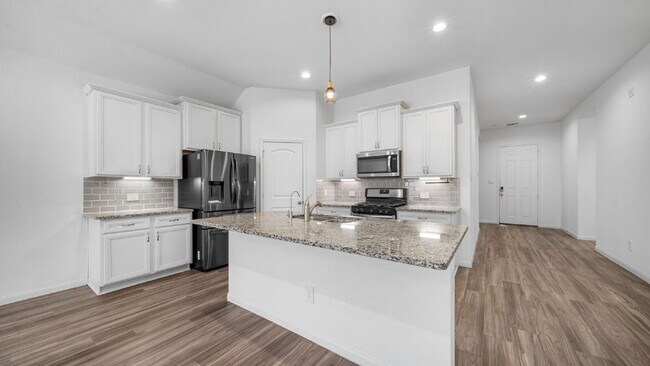 Foto del edificio - Welcome home to this beautifully maintained 4-bedroom, 3-bath home in the desirable Fairwater com...