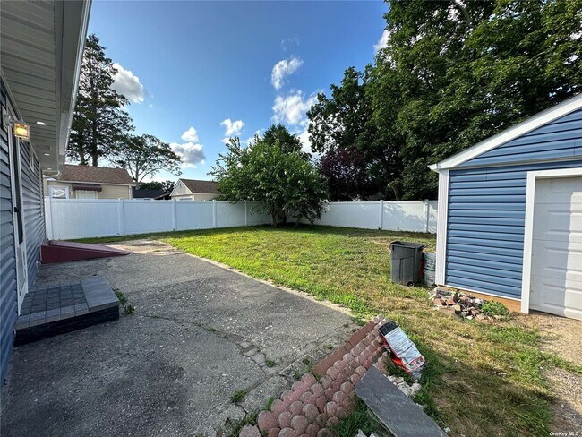Building Photo - 129 Bay Shore Rd