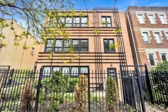 Building Photo - 2233 W Lawrence Ave