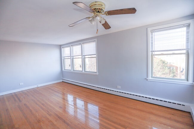 Building Photo - 2417 W Farragut-3A