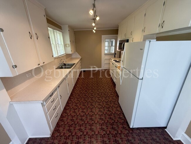 Building Photo - 159 Stanton Dr