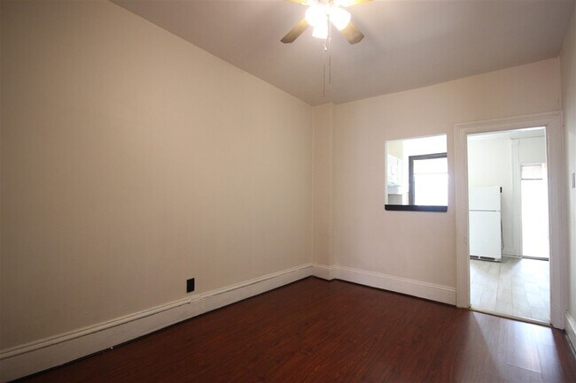 Building Photo - 407 4th St