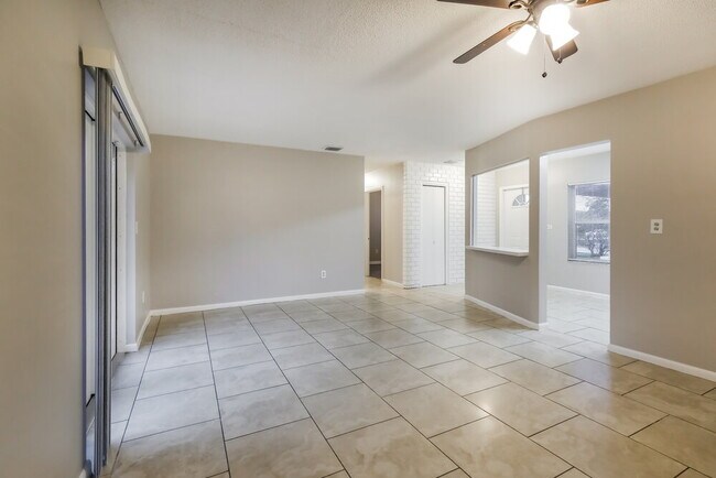 Foto del edificio - 4701 NW 11th Pl