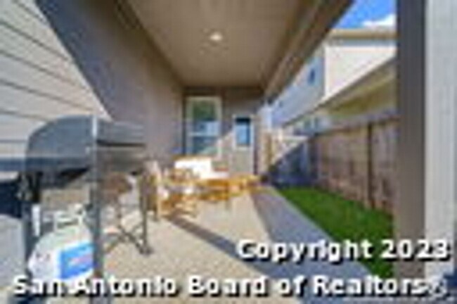 Foto del edificio - 5151 Longhorn River