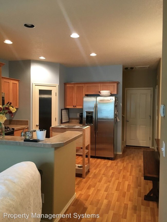 Building Photo - 15110 SW Canyon Wren Way