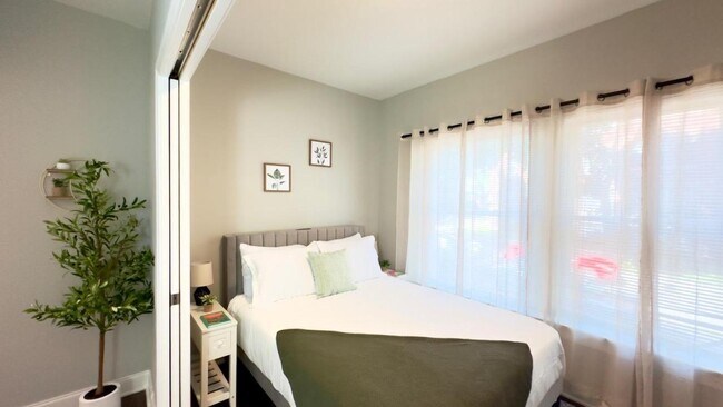 Foto del edificio - 3353 W Sunnyside Ave