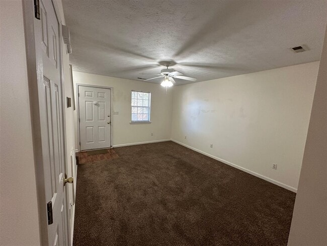 Building Photo - 1302 Smallhouse Rd