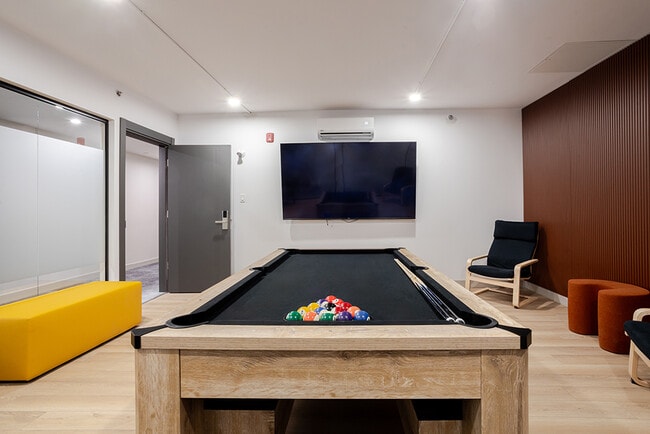 Building Photo - Utopia