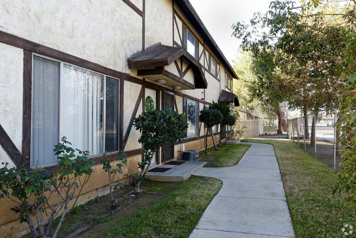 Building Photo - Webster Townhomes