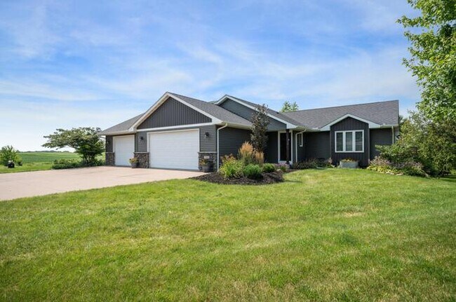 Building Photo - 725 Meyer Cir
