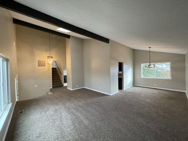 Foto del edificio - 915 Emerson Way