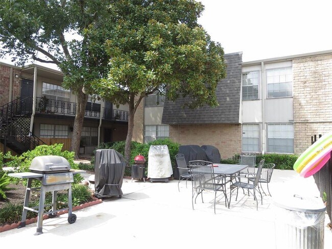 Building Photo - 5550 N Braeswood Blvd