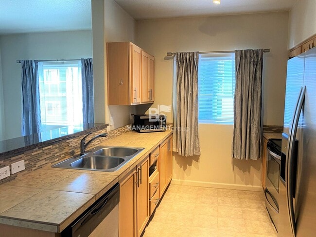 Building Photo - NW Portland-Timberland Community Light & B...