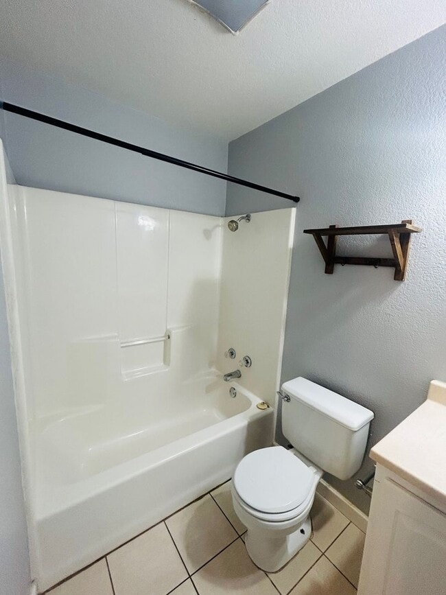 Building Photo - Beautiful Bosqueville ISD Home