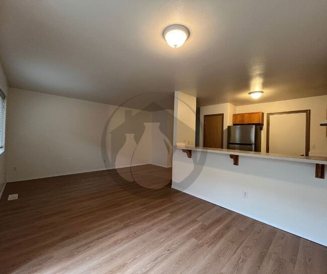 Building Photo - Charter Triplex #2023-LL723