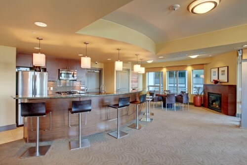 The Cosmopolitan 1 bedroom + den Condo for Rent in