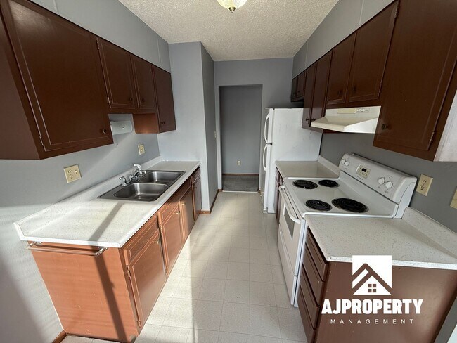 Building Photo - 500 E 14th St