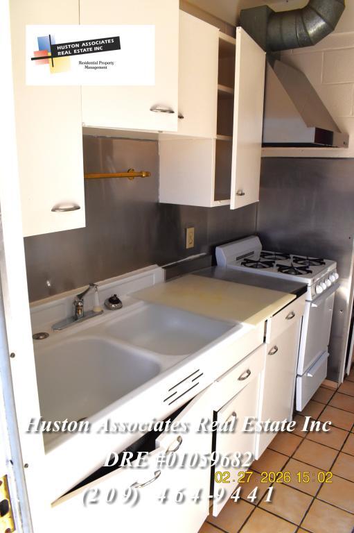 Building Photo - 868 W Euclid Ave