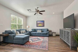 Building Photo - 4304 Oaklawn St