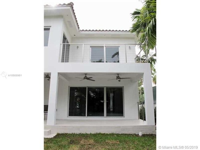 Foto del edificio - 243 Palm Ave