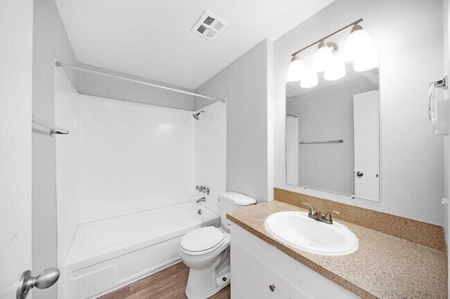 Foto del edificio - Lovely 2 Bedroom, Hurry In Today!! $500 VISA GIFTCARD AT MOVE IN, JUST IN TIME FOR THE HOLIDAYS!