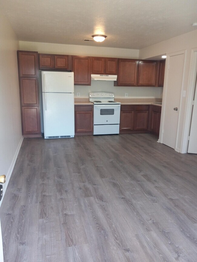 Maplewood Manor Apartments in Garden City, MI