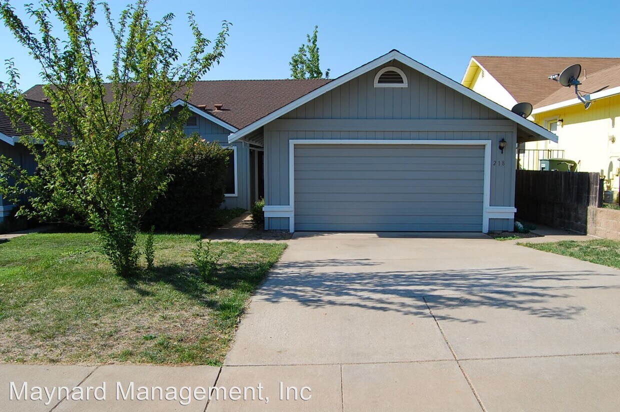 Foto principal - 3 br, 2 bath House - 218 Westview Dr.