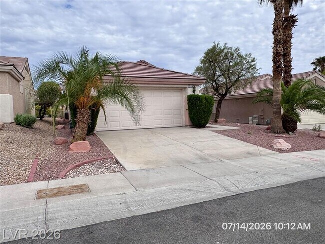 Building Photo - Beautiful 55+ Home with Vaulted Ceilings & Stainless Steel Kitchen