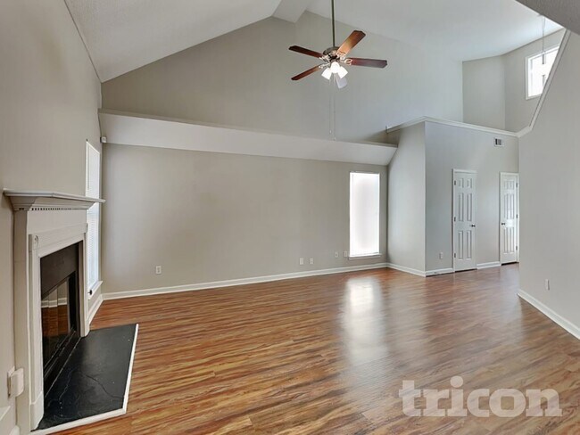 Building Photo - 105 River View Ct