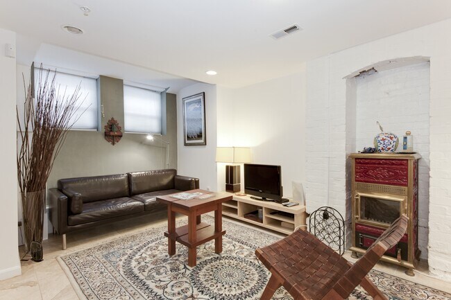 Building Photo - 2106 O Street NW Apt 1