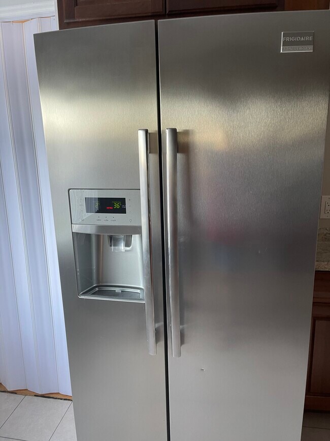 Refrigerator - 511 Pleasant St