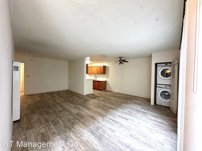 Foto del edificio - 3 br, 3 bath Apartment - 12117 Pacific Ave...