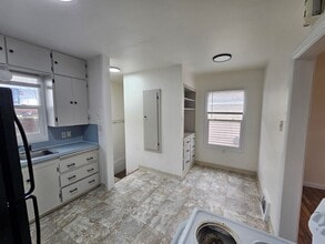 Building Photo - 2215 W Idaho St