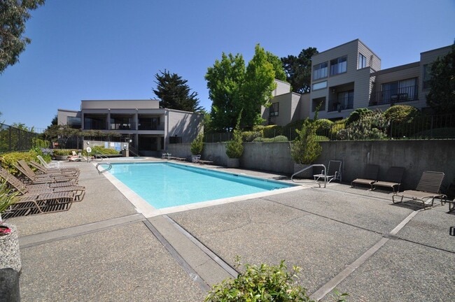 Building Photo - Spyglass Hill Condo Featuring Scenic Mt. T...