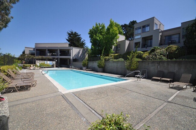 Foto del edificio - Spyglass Hill Condo Featuring Scenic Mt. T...