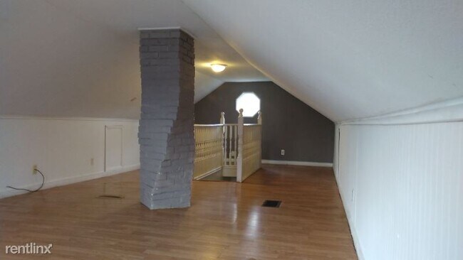 Foto del edificio - 3 br, 1 bath House - 47 S Park St