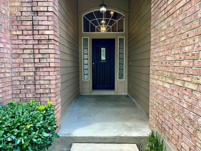 Building Photo - Incredible and beautifully landscaped,  3 ...