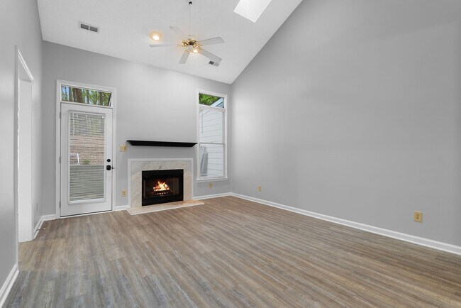 Building Photo - Charming 2-Bedroom End Unit townhome Avail...