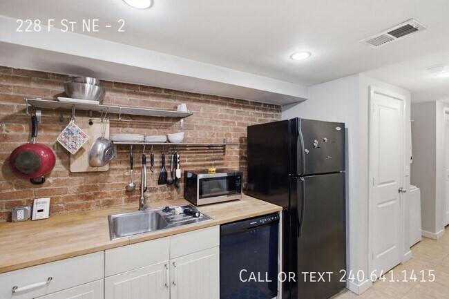 Foto del edificio - 228 F St NE