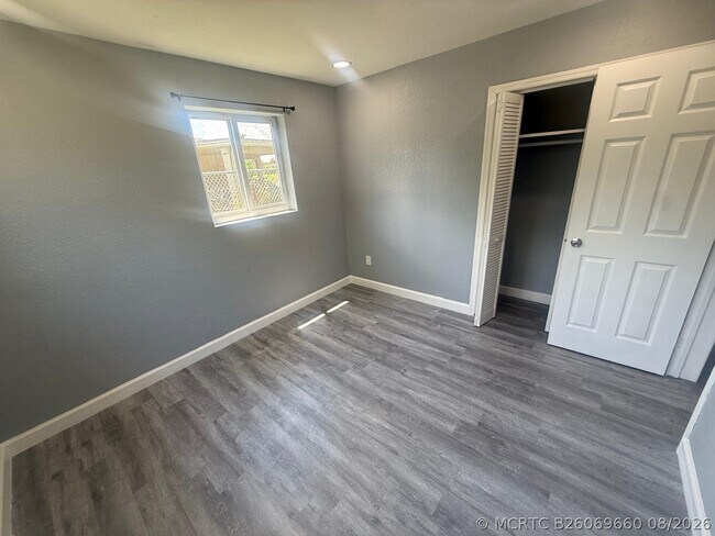 Building Photo - 630 E Dayton Cir