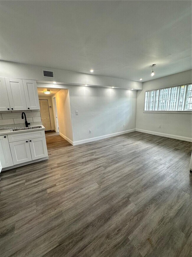 Foto del edificio - 41 SW 67th Ct