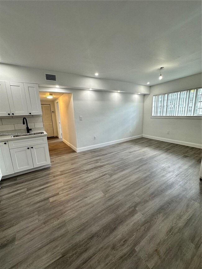 Building Photo - 41 SW 67th Ct