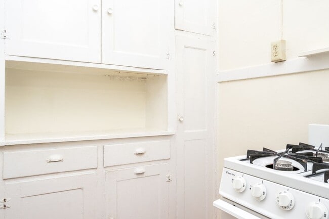 Interior Photo - 2226 Garfield Ave S