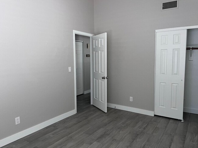 Building Photo - MOVE IN SPECIALS!!  Lovely 3BD-2BA Gilbert...