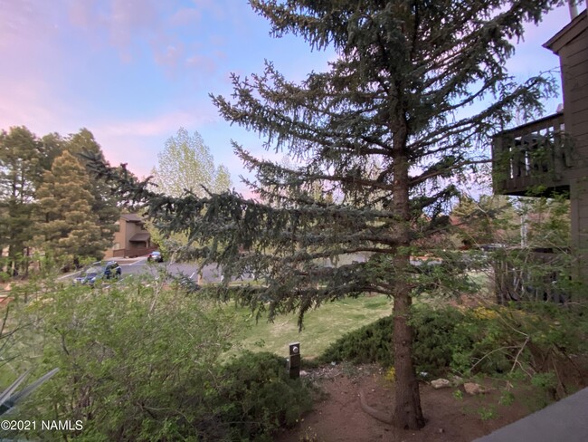 Building Photo - 5805 E Bear Paw Dr