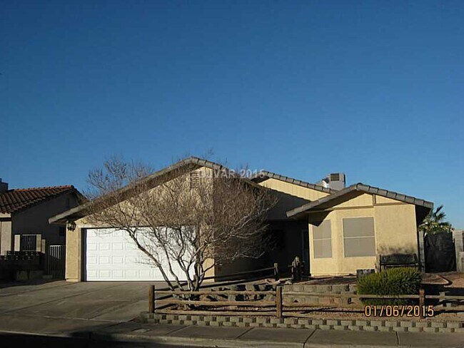 Foto del edificio - Four-Bedroom Home in Henderson!