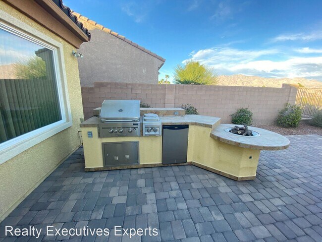 Foto del edificio - 4 br, 3 bath House - 8132 Walden Lake St