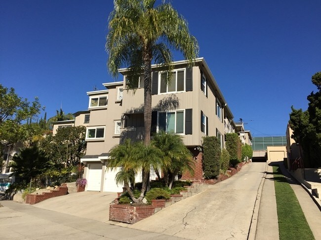 Building Photo - 3373 Rowena Avenue