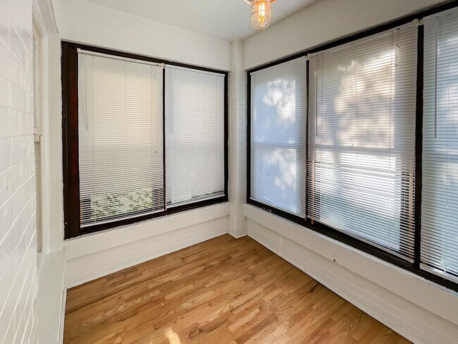 Foto del edificio - 5553 N Magnolia Ave